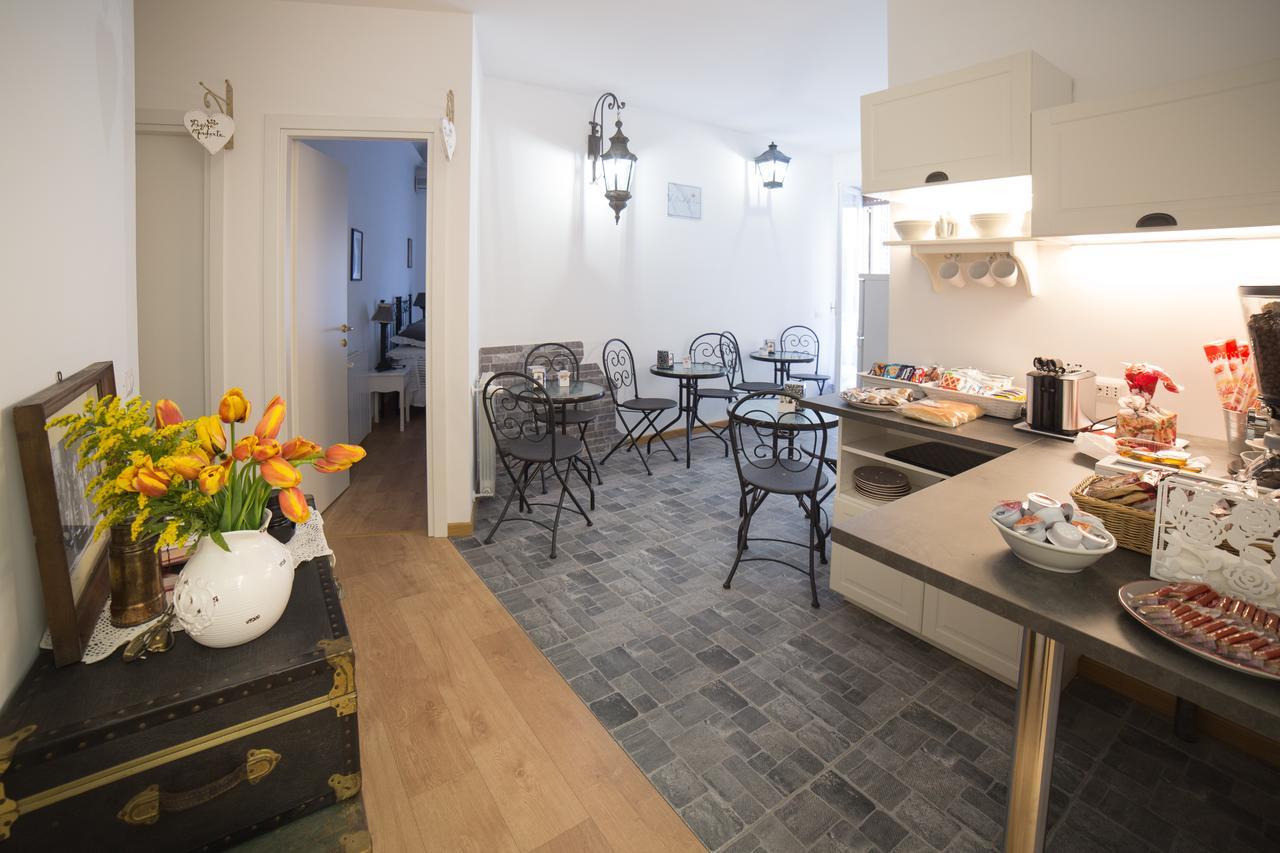 B&B La Piazzetta Delle Regine Рим Экстерьер фото