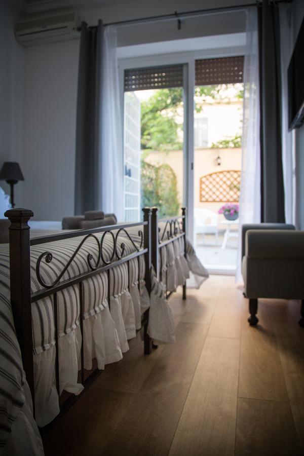 B&B La Piazzetta Delle Regine Рим Экстерьер фото
